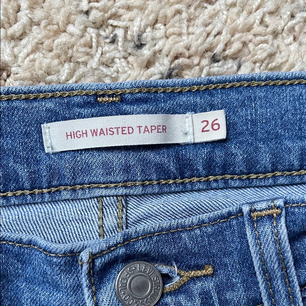 Levi’s High Waist Taper Jeans - Picture 6 of 8